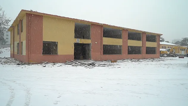 Hüzünlü Veda! Malatya Şehit Kemal Özalper Lisesi'nın Yıkımına Başlandı!