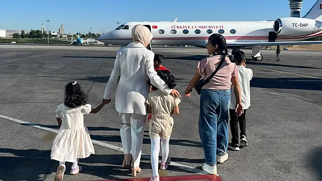 İki Ülke Arasında İnsani İsbirliği! Devlet Korumasındaki 7 Çocuk Ailesine Dönüyor