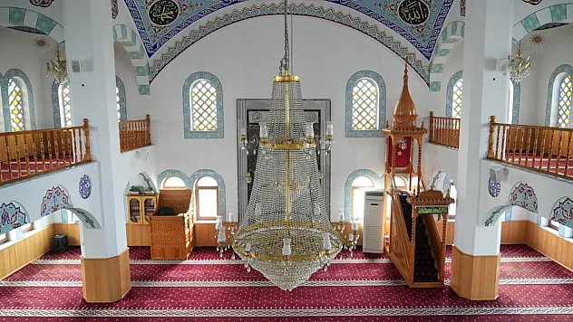 İlk Teravih Öncesi Yoğun Mesai: Battalgazi'deki İbadethaneler Ramazan'a Hazırlanıyor