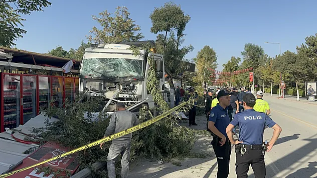 İnönü Caddesi'nde Konteyner İşyerleri Yerle Bir Oldu