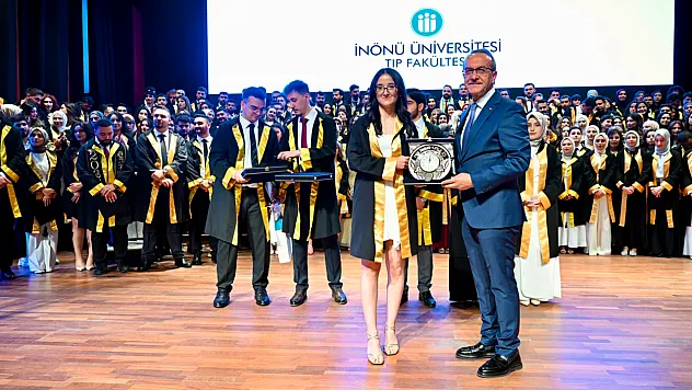 İnönü Üniversitesi Tıp Fakültesi Mezunları Diplomalarını Aldı