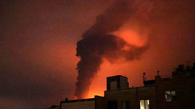 İran'da Sıcak Saatler: Tahran'da Ambulans Vuruldu, Kum'da Siviller Hedefte!