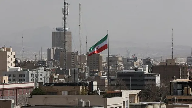 İran'dan Hark Adası Açıklaması: Can Kaybı Yok, Petrol Sevkiyatı Sürüyor!