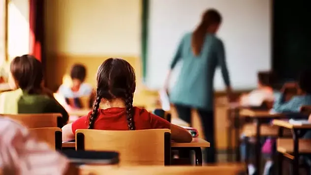 İstanbul'da özel okulda kitap skandalı: Matematik kitabı 43 bin lira, resim defteri 1700 lira