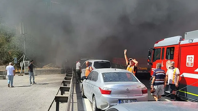 İzmir Bayraklı Tünelleri'nde Korku Dolu Anlar! Tır Alev Alev Yandı