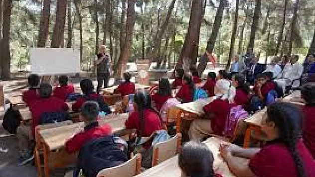İzmir'de İlk Ders Zili Ormanda Çaldı