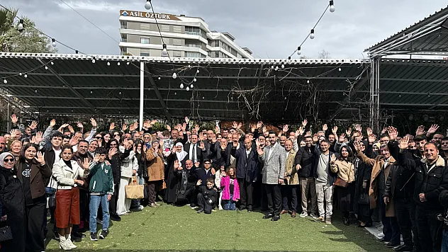 İzmir'de Kırkpınar ailesi binlerce kişinin katılımıyla bayramda buluştu