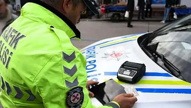 İzmir'de Polis Kontrolünden Kaçtı, Çocuğu Yaraladı! Ceza Yağdı