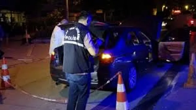 İzmir'de Polise Silahlı Saldırı: Bir Polis Yaralandı, İki Şüpheli Gözaltında