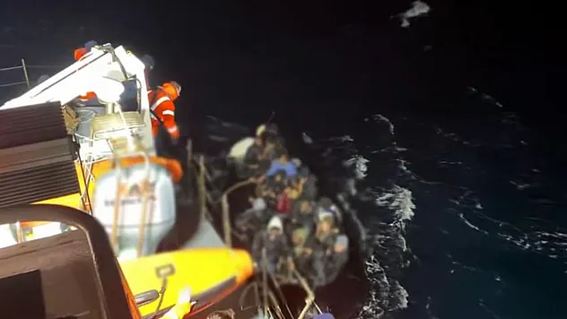 İzmir Dikili'de Bot Faciası: 37 Kişi Kurtarıldı, 7 Kişi Aranıyor