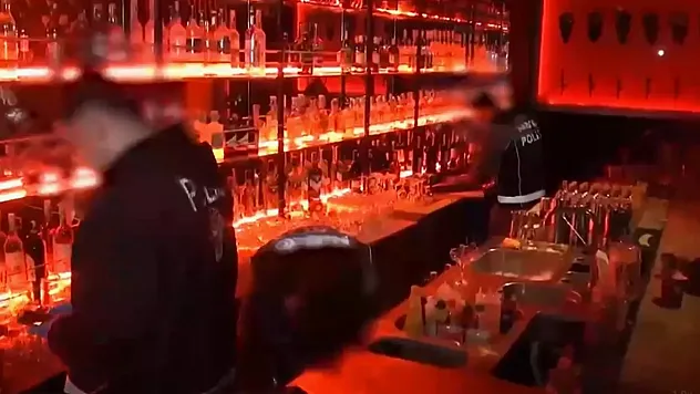 Kadıköy'de Gece Kulüplerine Şafak Baskını!  Kuaför ve Bijuteride Uyuşturucu Tezgahı