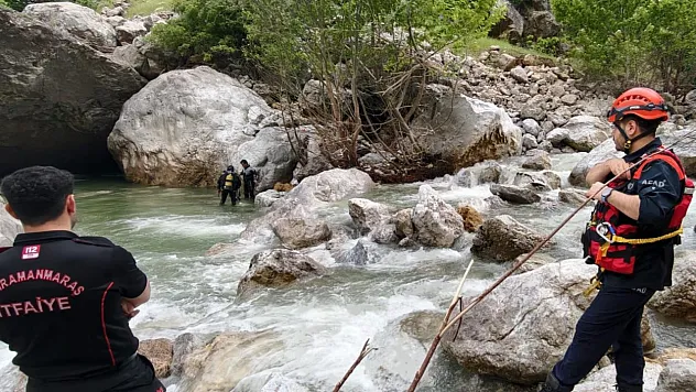 Kahramanmaraş'ta Nehirde Kaybolan Kişiyi Arama Çalışmaları Sürüyor