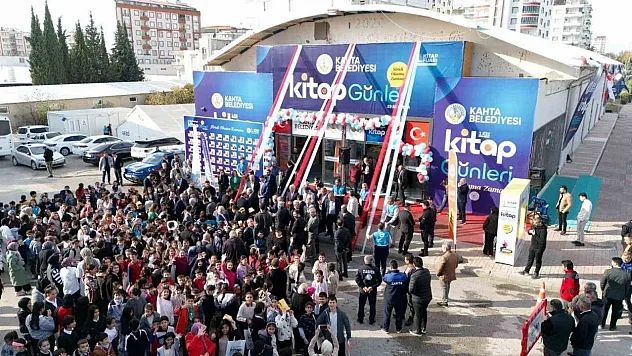 Kahta'da İlk Kez Düzenlenen Kitap Fuarına Yoğun İlgi: Okurlar Yazarlarla Buluştu