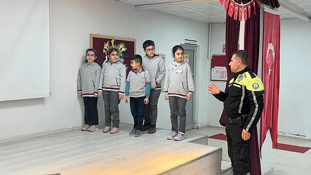Kale'de 150 Öğrenciye Trafik Eğitimi Verildi! Trafik Dedektifi Kartları Dağıtıldı