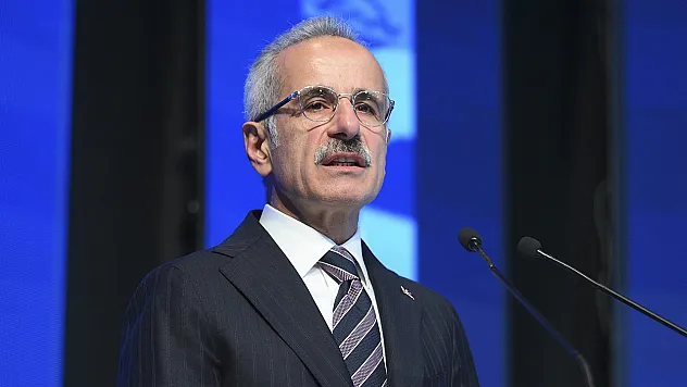 Karadeniz'de Alarm! Bakan Uraloğlu: 'Kaptan Dron Saldırısı Dedi' – Gemilerdeki Patlamalar Türkiye'yi Harekete Geçirdi