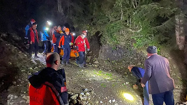 Kastamonu Küre'de Korkunç Kaza! 30 Metreden Yuvarlanan Genci Kurtarmak İçin Zamanla Yarıştılar