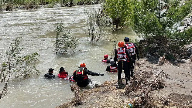 Kelkit Irmağı'nda Kayıp Genç Kız İçin Zamanla Yarış! Arama Çalışmaları Sürüyor