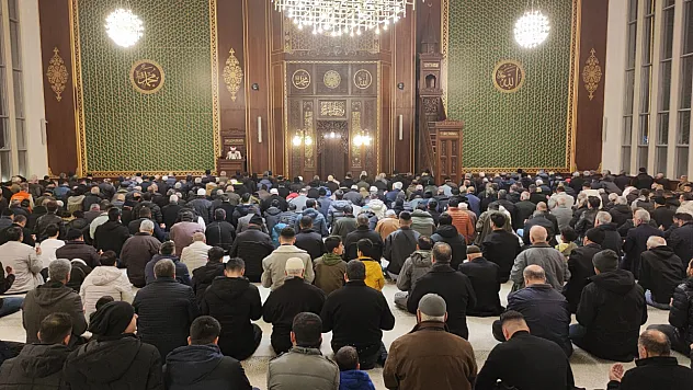 Malatya'da Regaib Gecesi Camiler Doldu