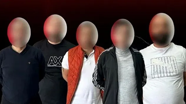 Kırmızı Bültenle Aranan 5 Kişi Yakalandı, Türkiye'ye İade Edildi