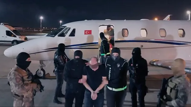 Kırmızı Bültenle Aranan İki İsim Yakalandı