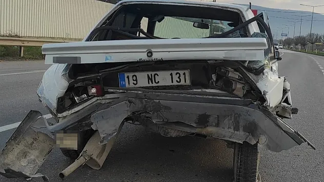 Kırmızı Işıkta Bekleyen Araca Hızla Çarpma Olayı Kameraya Yansıdı