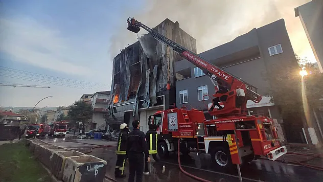 Kocaeli'de Parfüm Deposunda Feci Yangın: 6 Kişi Hayatını Kaybetti, 1 Kişi Yaralı