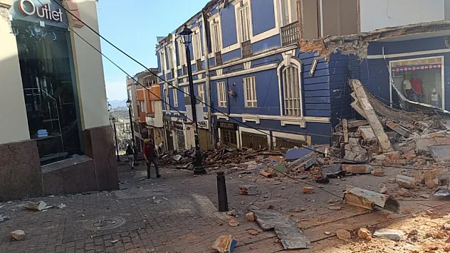 Kolombiya'da 7,4 Büyüklüğünde Deprem! Çok Sayıda Kentte Panik Yaşandı