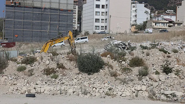 Kontrollü yıkımda facianın eşiğinden dönüldü