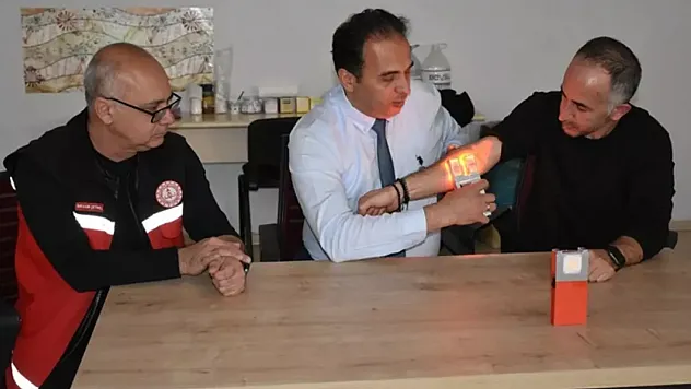 Konya'da Öğretmenden Hayat Kurtaracak Damar Bulucu İcat