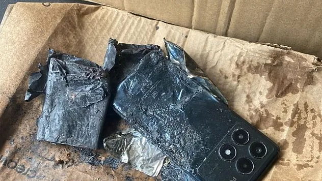 Korkutan Olay! Cep Telefonu Bataryası Cebinde Patladı