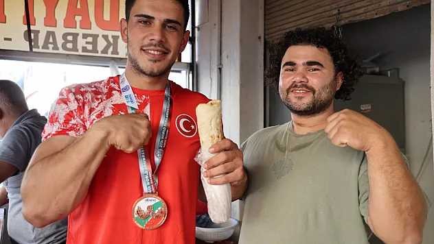 Kozanlı Sporcu Bilek Güreşinde Dünya Üçüncüsü Oldu