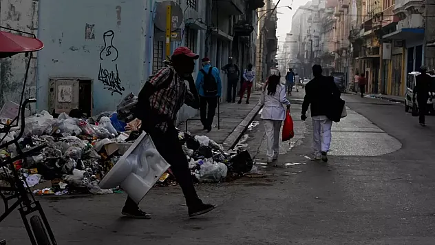 Küba'da Hayat Durma Noktasında: Başkent Çöp Dağlarına Teslim Oldu! Sadece 44 Araç Çalışıyor