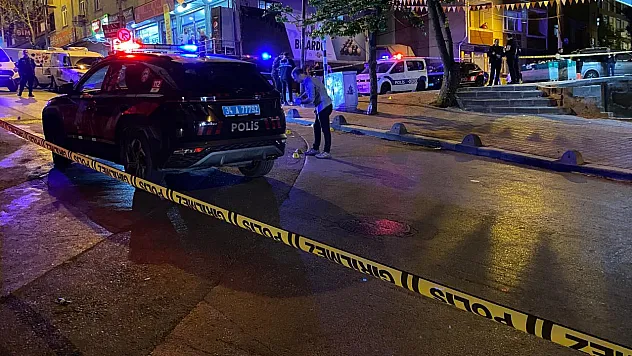 Küçükçekmece Sokaklarında Silahlı Saldırı! İki Kişi Hayatını Kaybetti, Bir Kişi Ağır Yaralandı