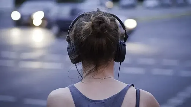 Kulaklık Tehlikesi: Trafikte Sessiz Tehdit Her Geçen Gün Büyüyor