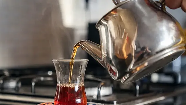 Lavaboya Dökenler Büyük Pişman! Bayat Çayın Bilimsel Olarak Kanıtlanan Gizli Gücü