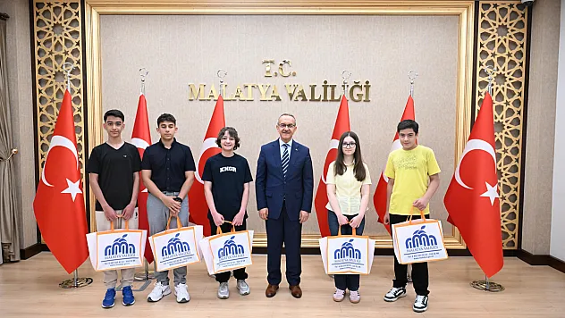 LGS'den Tam Puan Alan 5 Öğrenciye Valilikte Anlamlı Tören