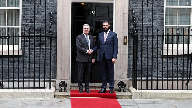 Londra'da Tarihi Zirve: Starmer ve Şara Bölgesel İstikrar İçin El Sıkıştı
