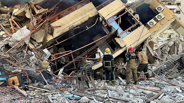Lübnan'da Gece Boyu Hava Saldırıları: Can Kaybı 35'e Yükseldi!