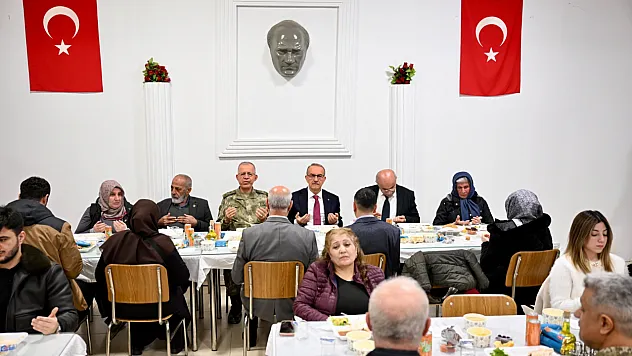 Malatya 2. Ordu'da Vefa Sofrası: Şehit Yakınları ve Gaziler İftarda Buluştu!