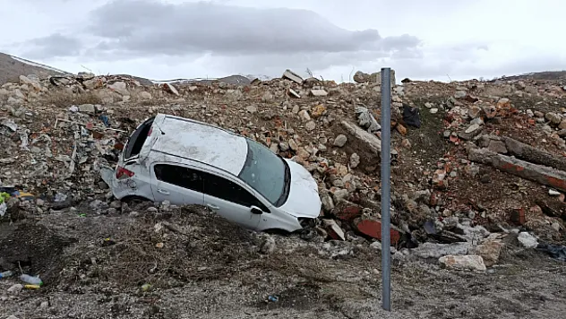 Malatya-Adıyaman Yolunda Otomobil Takla Attı, 5 Yaralı Var!