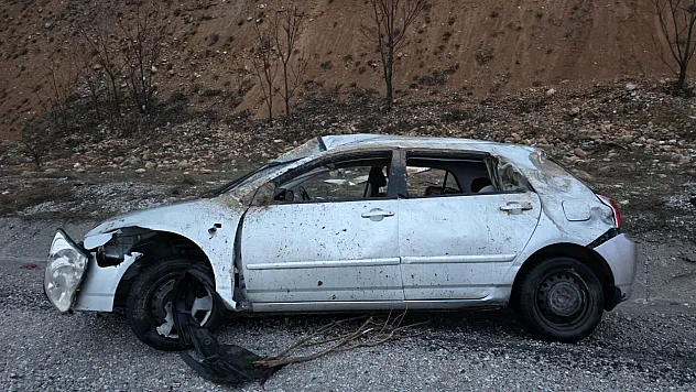 Malatya-Adıyaman Yolunda Korkutan Kaza: Otomobil Yağıştan Kaydı, 1 Kişi Yaralandı