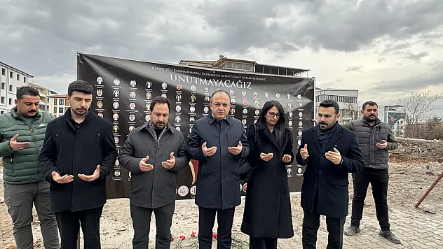 Malatya Barosu'ndan Yıkılan Hakimbey Apartmanı Önünde Anlamlı Mesaj