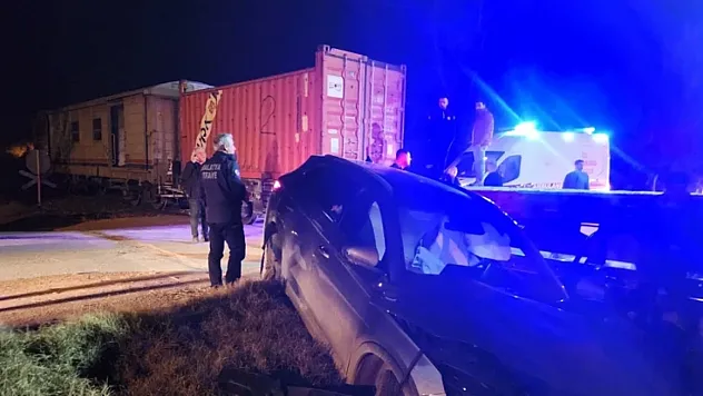 Malatya'da Hemzemin Geçitte Yük Treni Otomobile Çarptı!