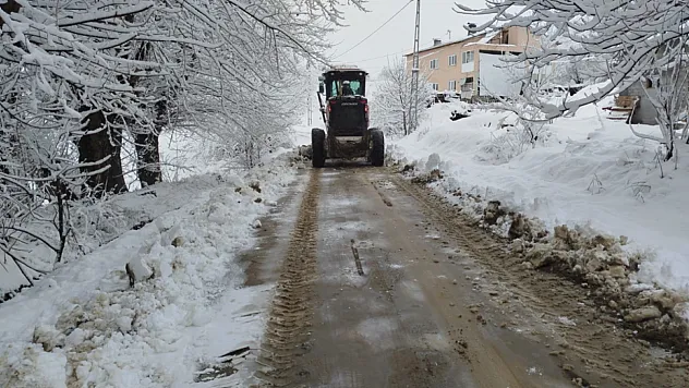 Malatya'da  109 Mahalle Yolunda Kar Mesaisi Sürüyor!