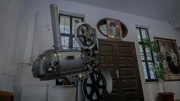 Malatya'da 75 Yıllık Sinema Projeksiyonu Sergileniyor