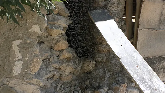 Malatya'da Ağır Hasarlı Ev İçin Bekleyiş Sürüyor! Vatandaş Çözüm İstiyor