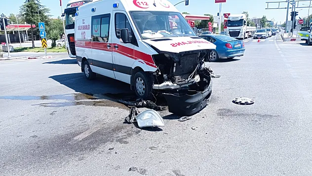 Malatya'da ambulans kaza ihbarına giderken kaza yaptı!