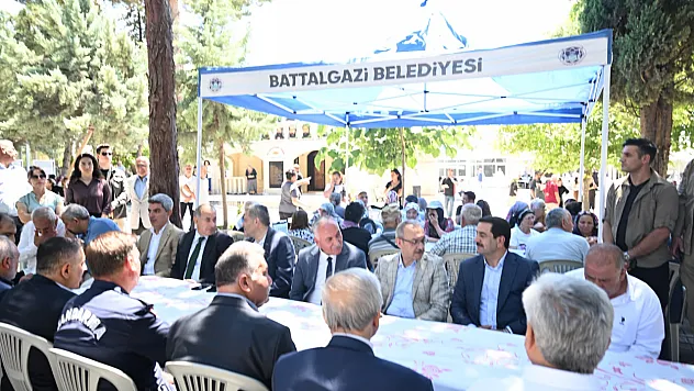 Malatya'da Anlamlı Muharrem Programı! Vatandaşlar Aynı Sofrada Buluştu
