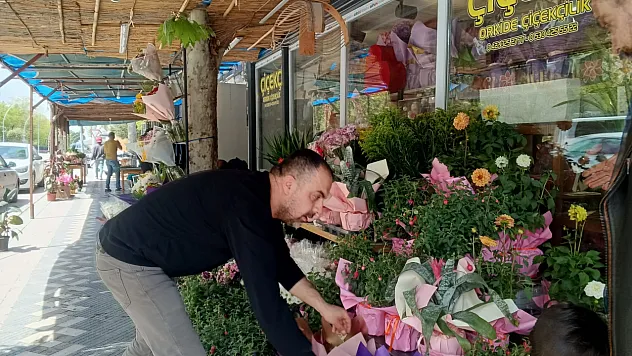 Malatya'da Anneler Günü Mesaisi! Çiçekçilerde Adım Atacak Yer Kalmadı