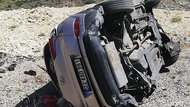 Malatya'da araç bariyerlere çarparak takla attı: 1 ölü, 2 yaralı